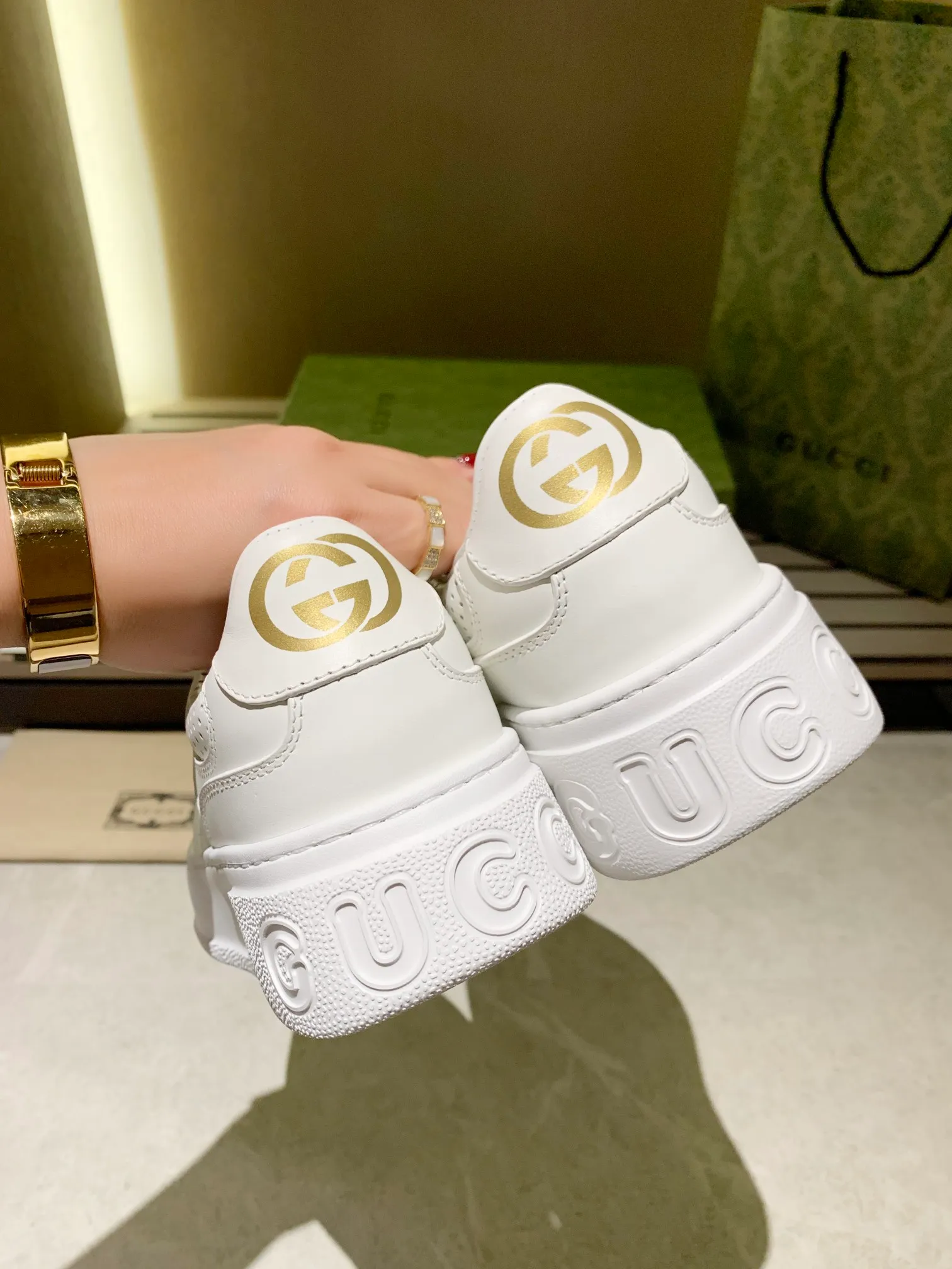 👟👟Ex-factory price 560👟👟 Men's size +10 Gucci2022 spring and summer new casual sports white shoes, purchasing version of the original version with a one-to-one molded IP light material sole! Upper calfskin, lining calfskin, foot pads calfskin. Complete purchasing version. Code number: female 35-40#, male 39-44# (45 customized)